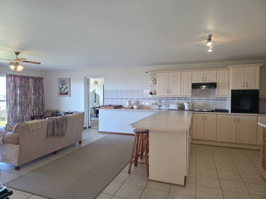 7 Bedroom Property for Sale in Wavecrest Eastern Cape